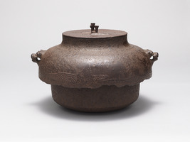 <i>Shinnari</i>-type iron tea kettle depicting maple leaves, a stream, and chickensimage