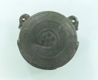 Bronze temple gong and bronze butterfly-shaped inverted bell image