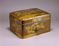 Small box depicting chrysanthemum flowers in maki-elacquerimage