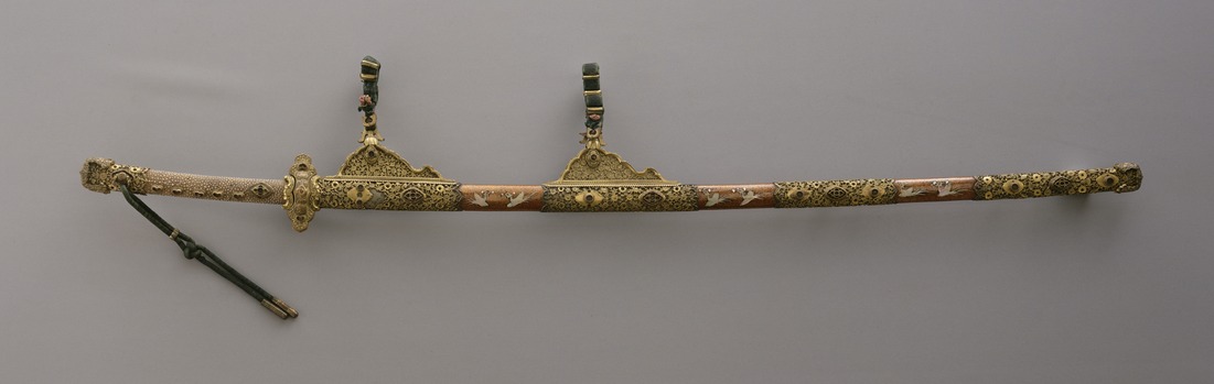 e国宝 - 梨地螺鈿金装飾剣