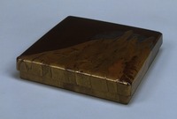 Writing box with motif of Mt Hatsuse in mother-of-pearl inlayimage