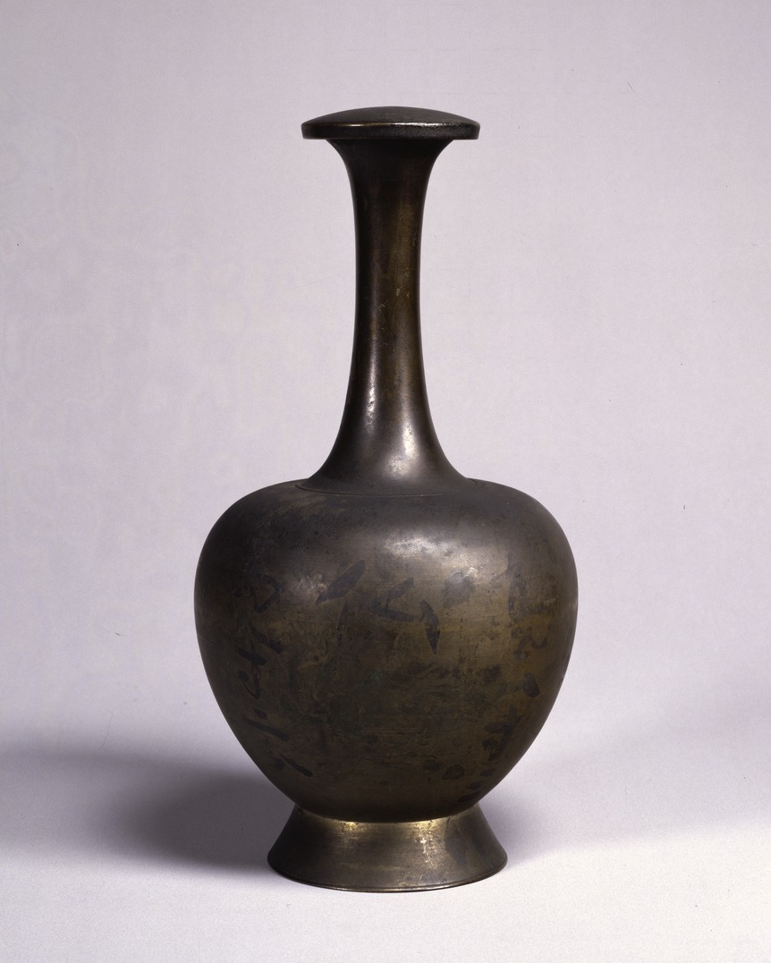 金銅経瓶「八宝瓶」仏教の八宝 金銅経瓶「八宝瓶」仏教の八宝 ColBase