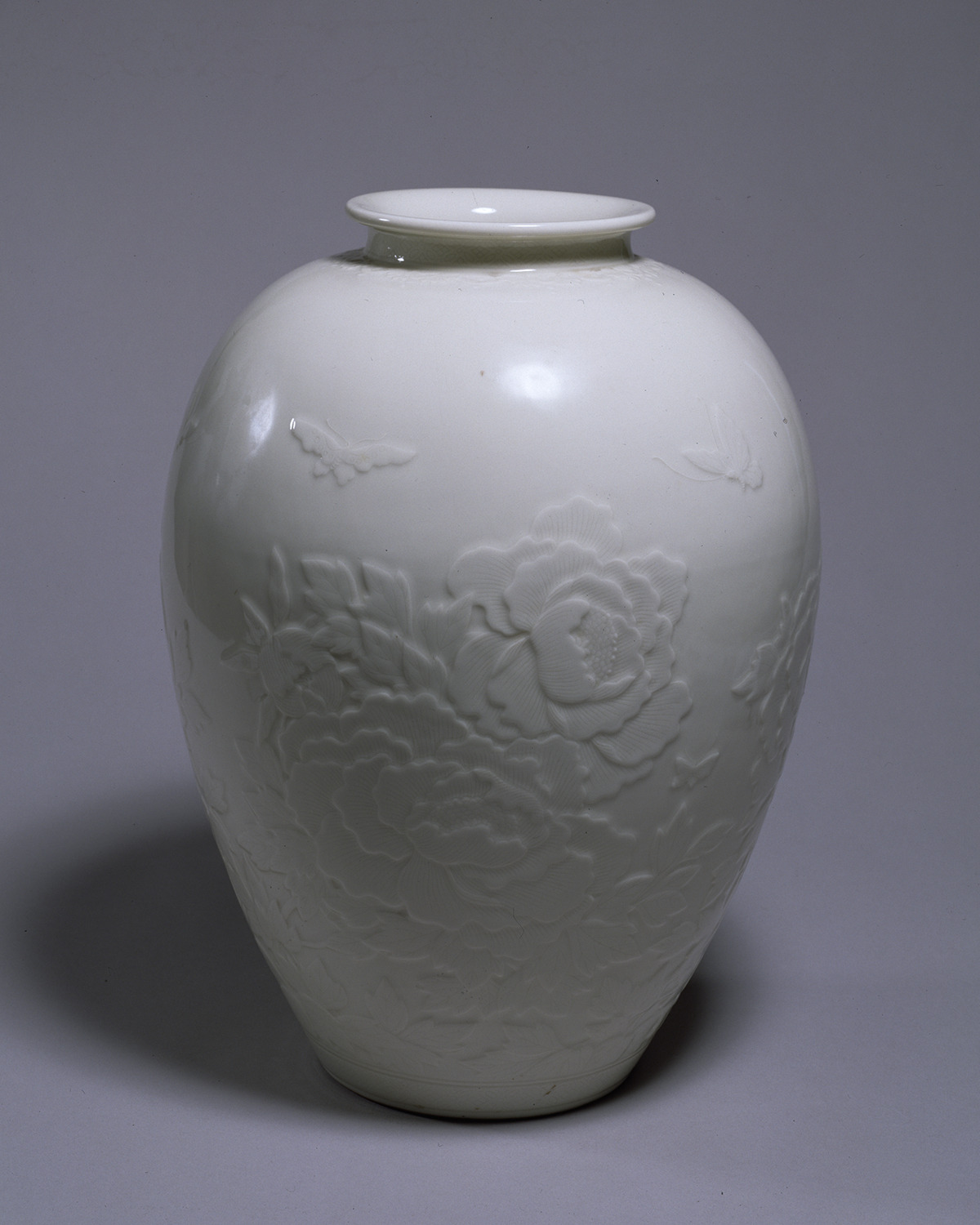 e-Museum - Large Vase with Butterflies and Peonies